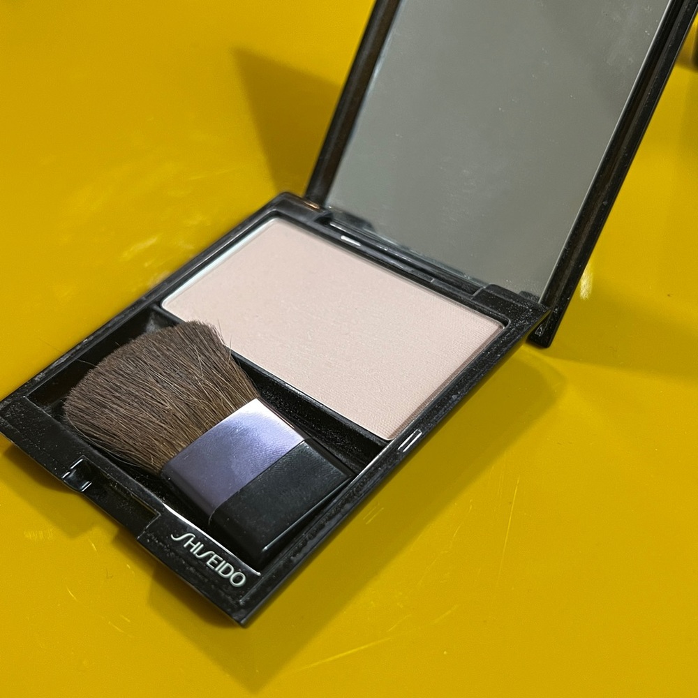 Shiseido Luminizing Satin Face Color pk 107